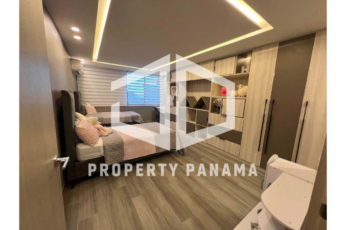 Luxury bathroom with marble tiles, double sink, glass shower PH Mar de Plata Paitilla