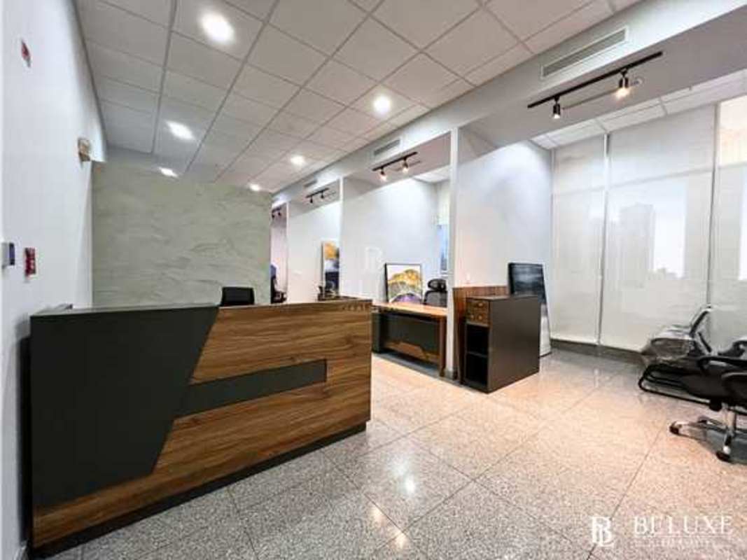 Furnished office cubicles modern design for rent in Bella Vista Panama City Habitats Plaza