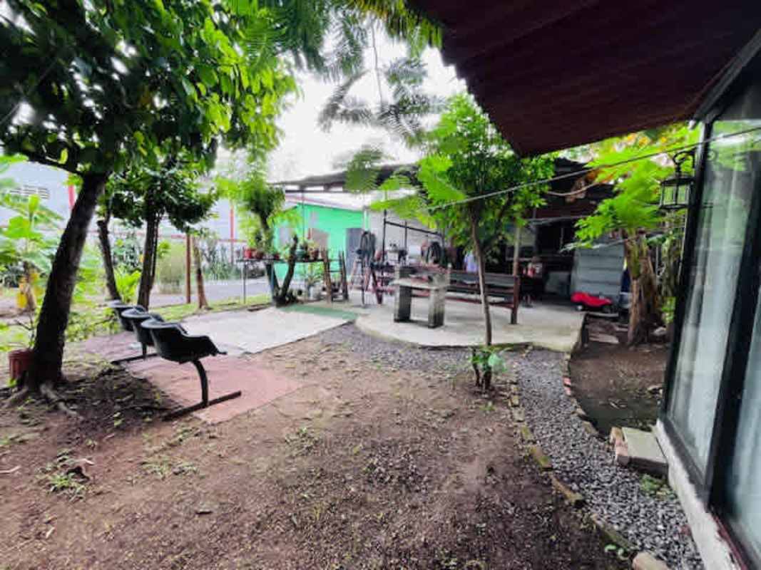 Bedroom with closet and ceiling fan in house Urbanización San Fernando Panama