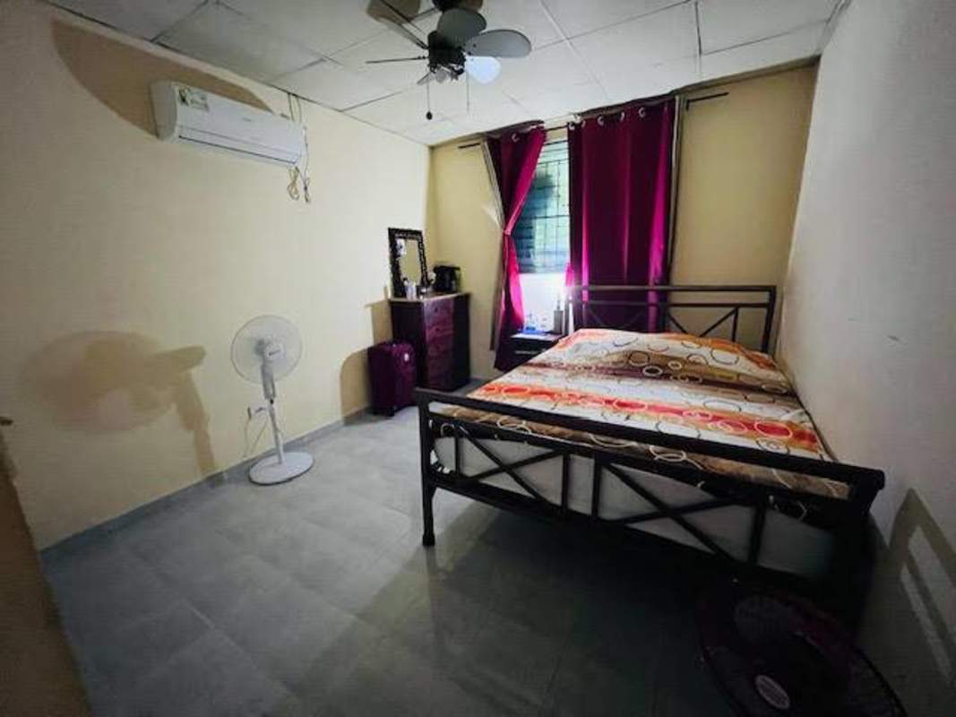 Bathroom with bathtub and shower in Juan Díaz house Urbanización San Fernando