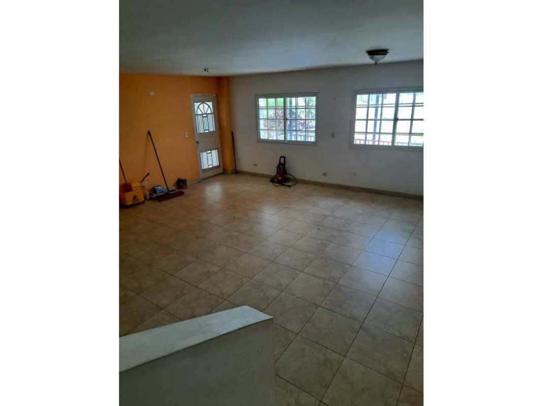 Small multipurpose room with tiled floors and ceiling fan Panama house