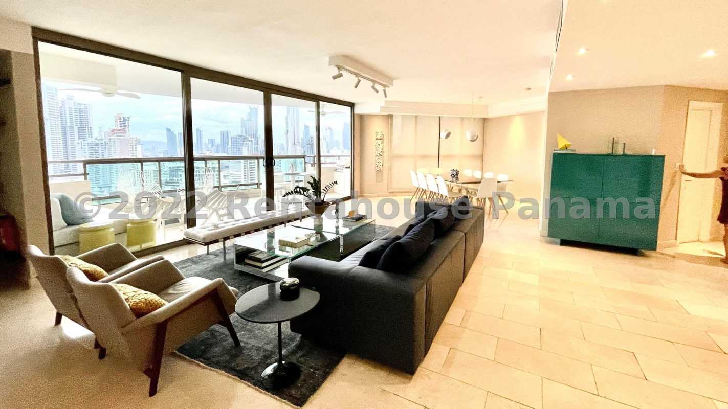 Family room featuring entertainment center and city views at PH Ocean Park in Punta Pacífica