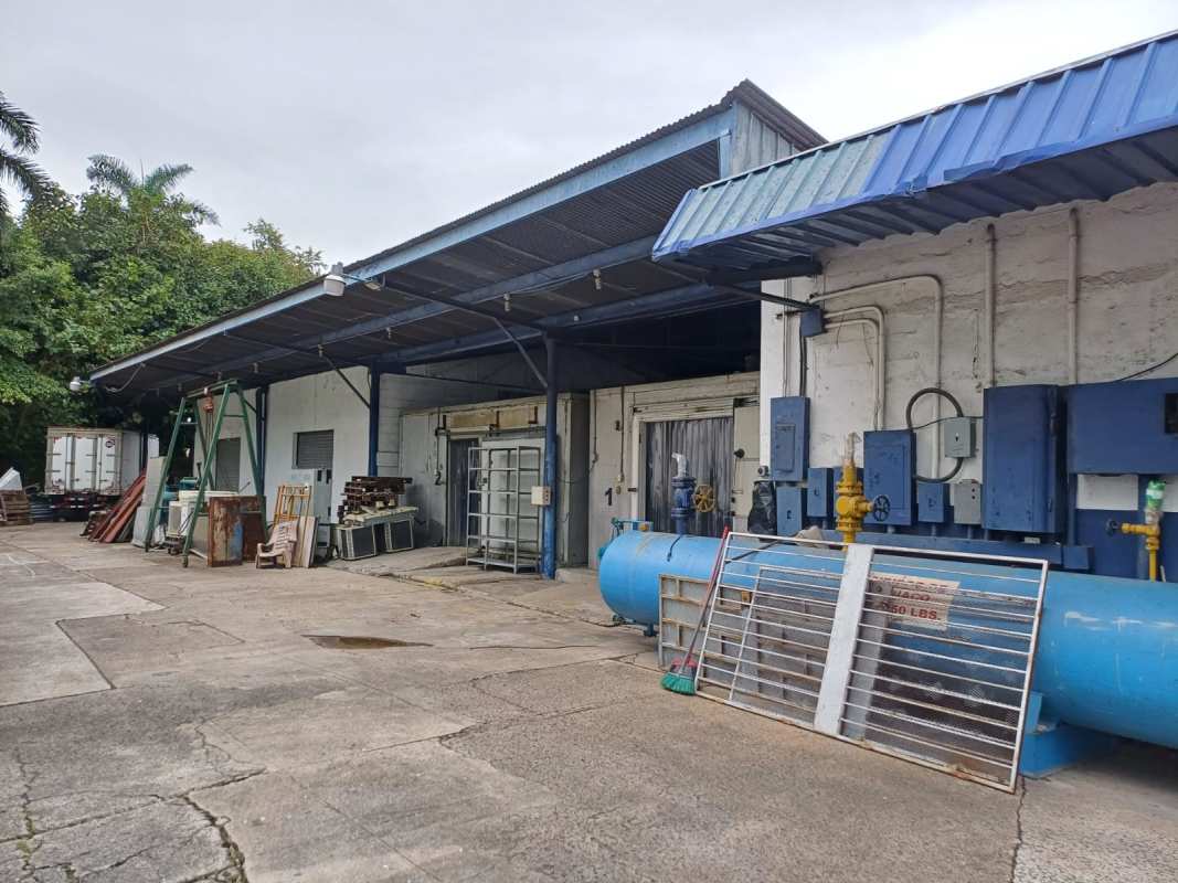 Industrial warehouse loading area with high ceilings and metal beams Avenida Frangipani Curundu Panama