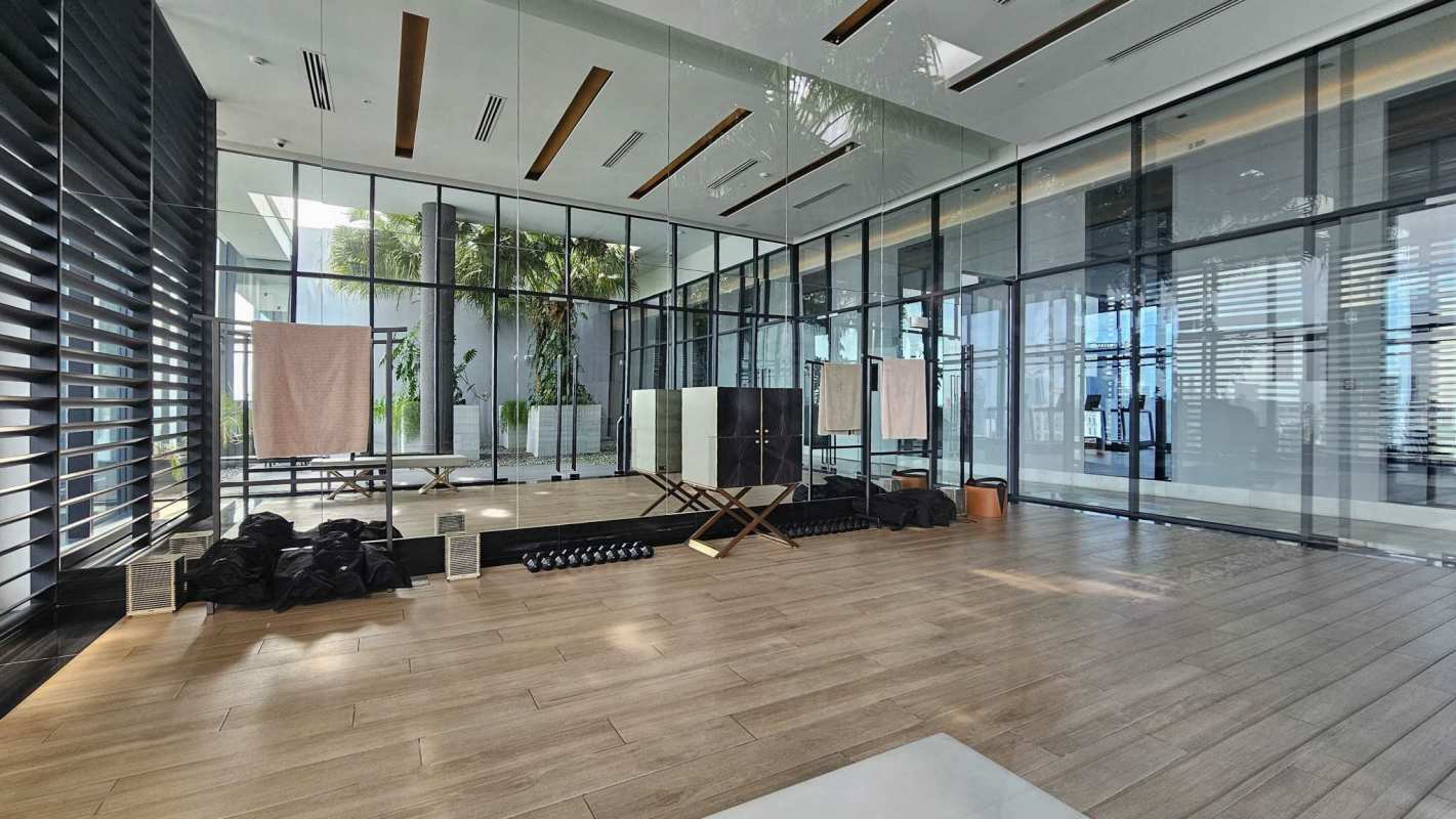 Tower rooftop infinity pool with bay views at PH Nuovo by Armani Casa Panama