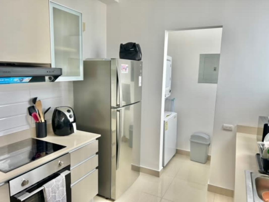 Skyline rooftop infinity pool overlooking Panama City at PH Great City