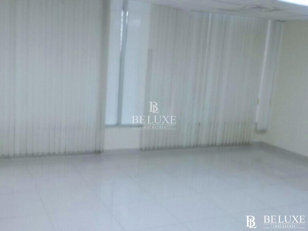 Commercial office tower with glass facade PH Plaza Ejecutiva Calle 52 Panama City