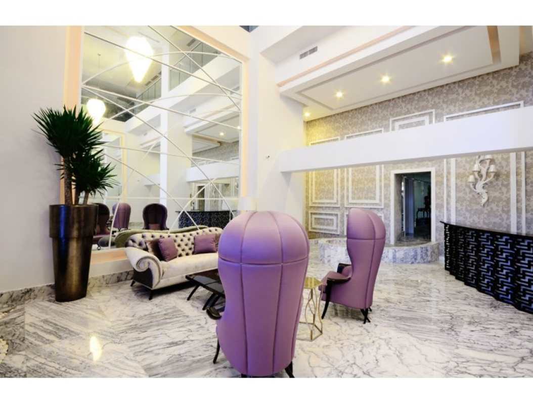 Lobby interior with marble flooring and luxurious seating area at PH Rivage Avenida Balboa Panama