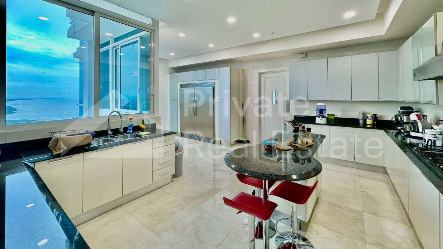 Dining room with marble floors and ocean views at PH Vitri Panama City