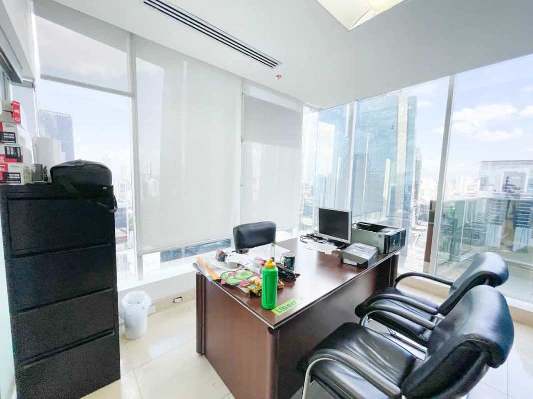 Private glass-partitioned office with panoramic city view at PH F&F Tower Panama
