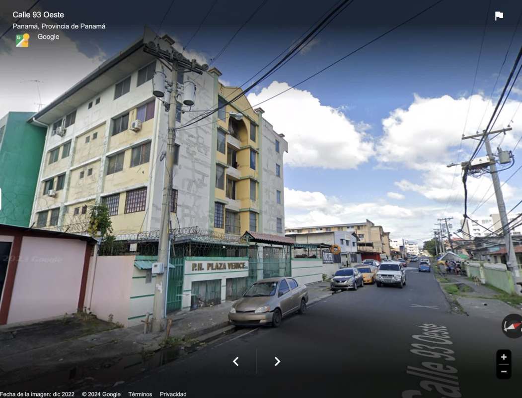 Exterior of mid-rise residential building with gate PH Plaza Venice Rio Abajo