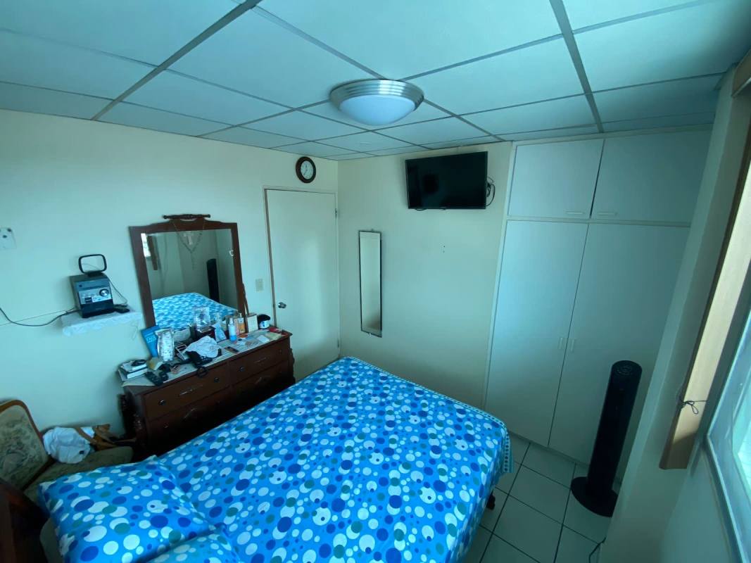 Traditional bedroom with tile floor, TV, blue bedding PH Plaza Venice Rio Abajo Panama