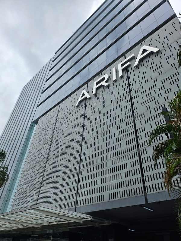 High rise PH Arifa Tower glass facade in Santa María Business District Panama