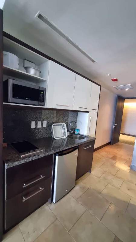 Luxury bathroom with marble finishes, bathtub, separate shower in Trump Tower Bayloft Panama