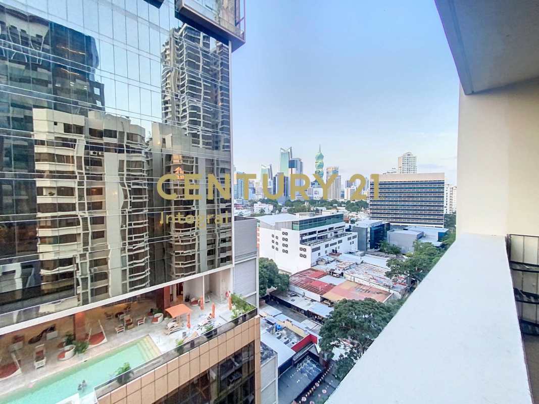 Bedroom with city view, porcelain flooring, built-in closet PH Twin Towers Marbella Panama