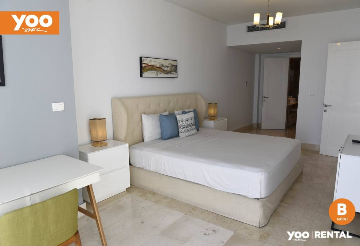 Luxury bathroom with dual sinks walk-in glass shower PH YOO Avenida Balboa Panama