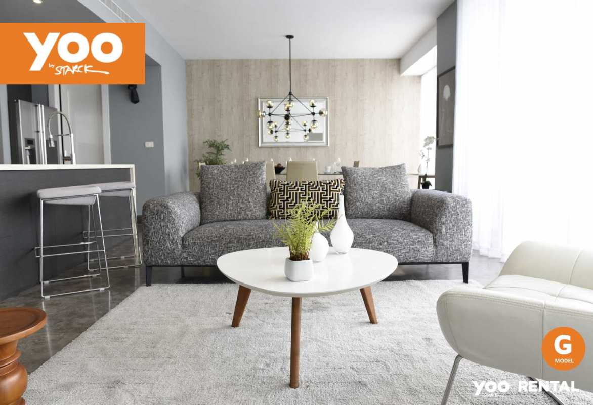 Dining room glass table modern decor open plan PH Yoo Panama apartment Panama City