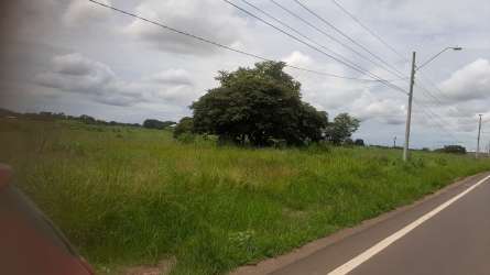 7,500m² grassy vacant commercial lot in Aguadulce Panama along paved avenue ready for development