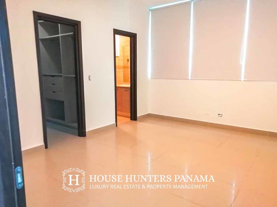 Bright bedroom with marble floors and city skyline views in PH Aventura Tower Panama City