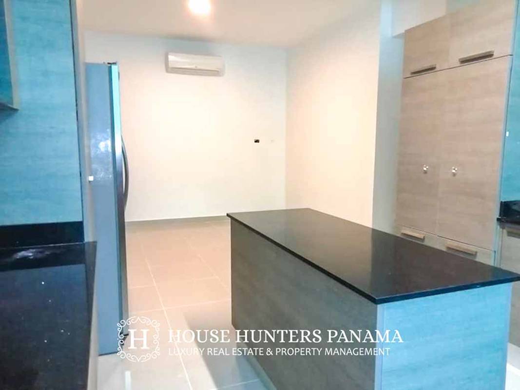 Spacious bedroom with marble floor, walk-in closet and private bathroom in PH Aventura Tower Punta Paitilla Panama