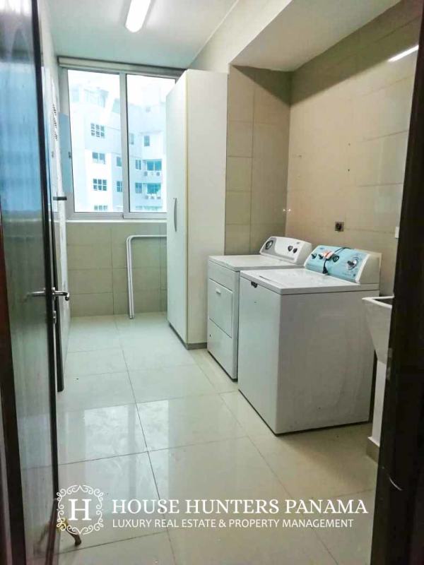 Laundry space with storage, window, and washer dryer connections in PH Aventura Punta Paitilla