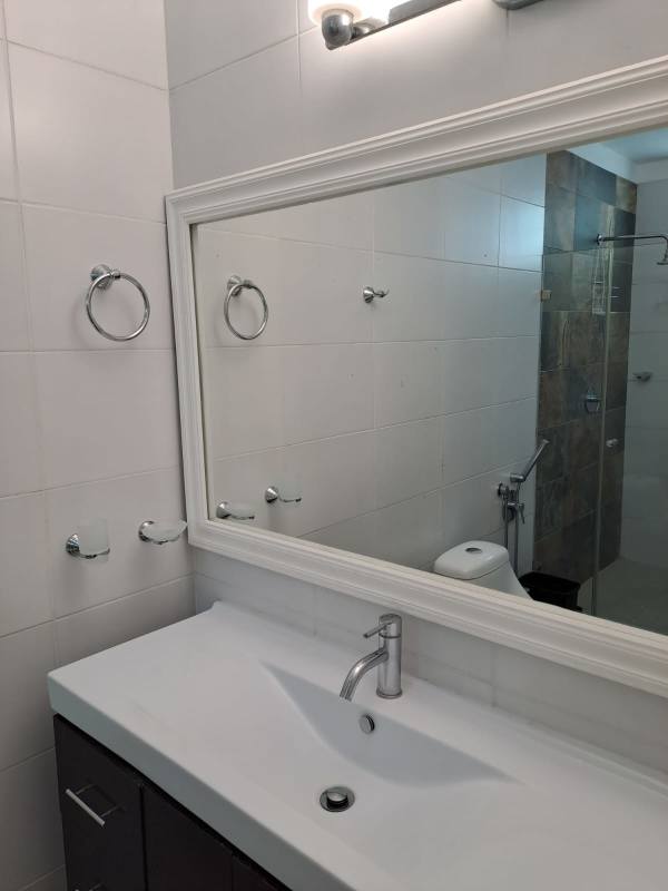 Modern bedroom with marble accent wall, AC, ensuite bathroom in PH Belle View Panama