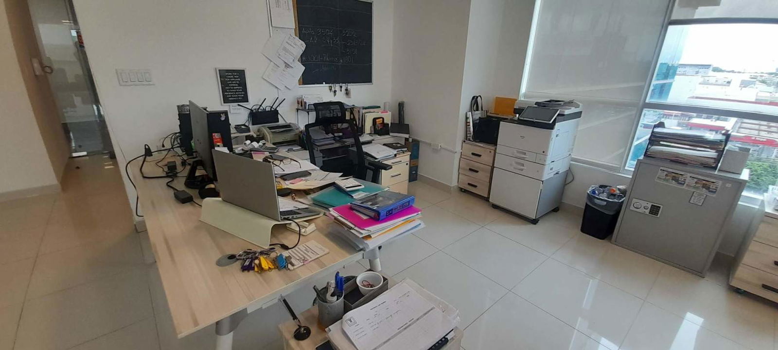 Private glass enclosed office with outside view PH Prime Time Tower Costa del Este