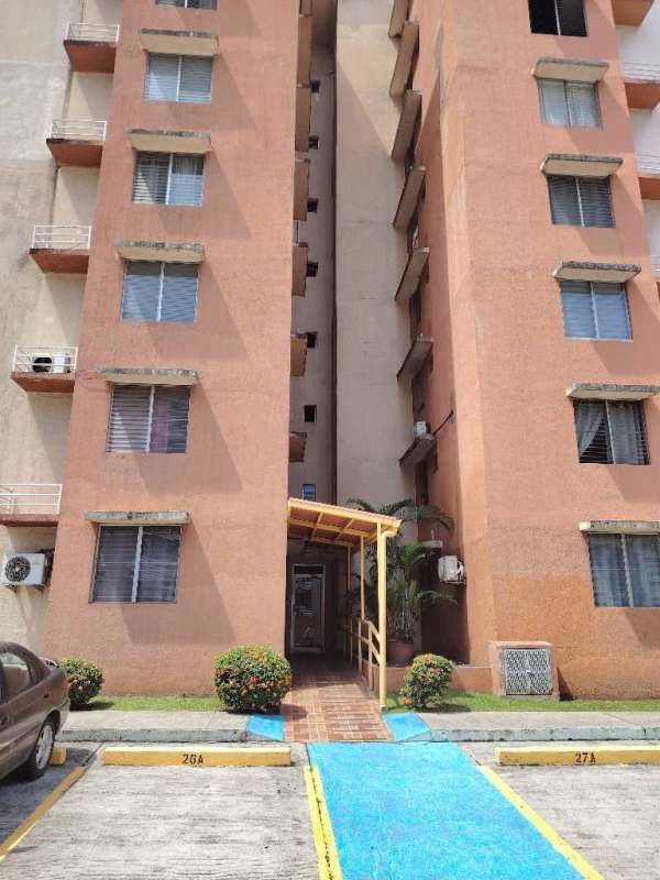 Elevator with stainless steel doors and hallway in Mallorca Village Torre A Panama