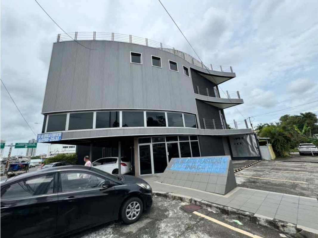 Glass frontage of commercial space with parking at Edificio Varcas Parque Lefevre Panama