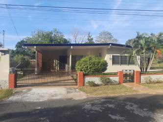 Wide backyard garden with green area and covered terrace of house in Chitré Panama