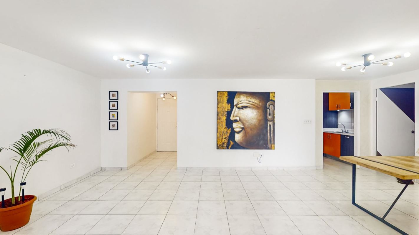 Bright second bedroom with large closet, AC unit, ceiling fan in PH Perla del Pacífico Panama