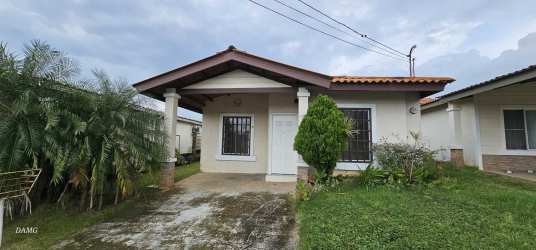 Single-story house with driveway and garden in Gran Reserva Montelimar Costa Verde Panama Oeste Panama