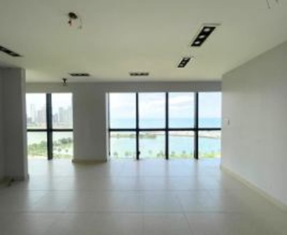 Modern corporate office with open plan layout and city views at Torre BAC Panama