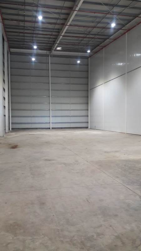 Industrial warehouse bathroom with concrete floor and white walls in PH Las Mañanitas Panama