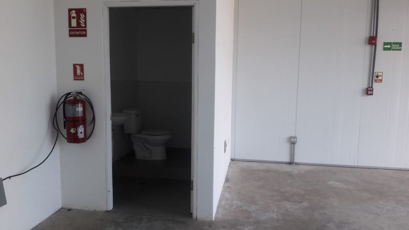 Partitioned space in industrial warehouse PH Las Mañanitas Tocumen Panama for potential office setup