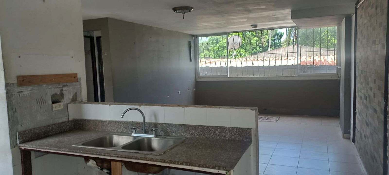 Kitchen space with stone tile half wall, dining area opportunity investment PH Vitto Pedregal Panama