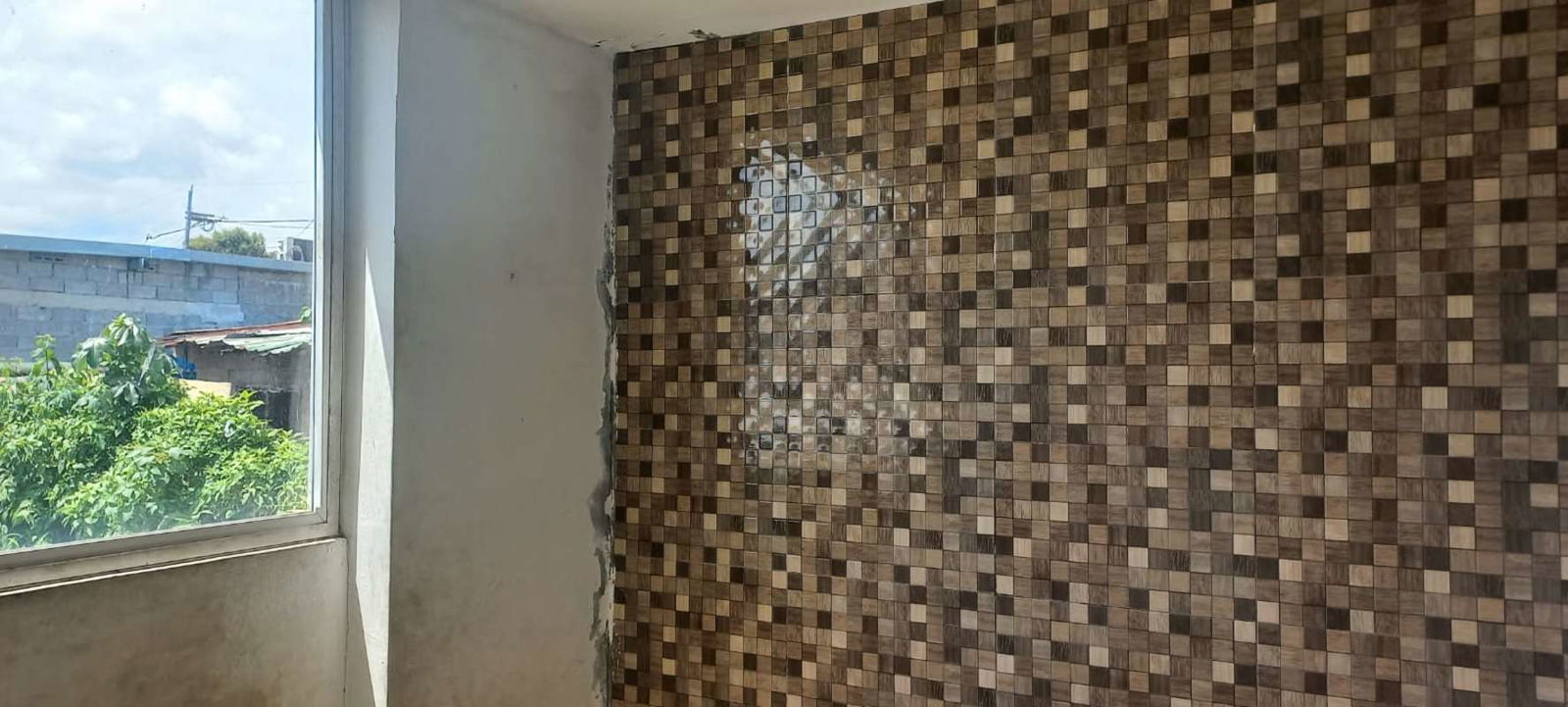 Enclosed utility porch with barred window, outdoor view PH Vitto bank repo Pedregal Panama