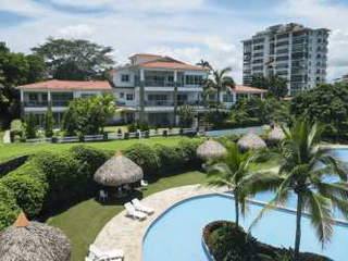Beachfront Apartment for Sale in Punta Barco - 4 bedrooms