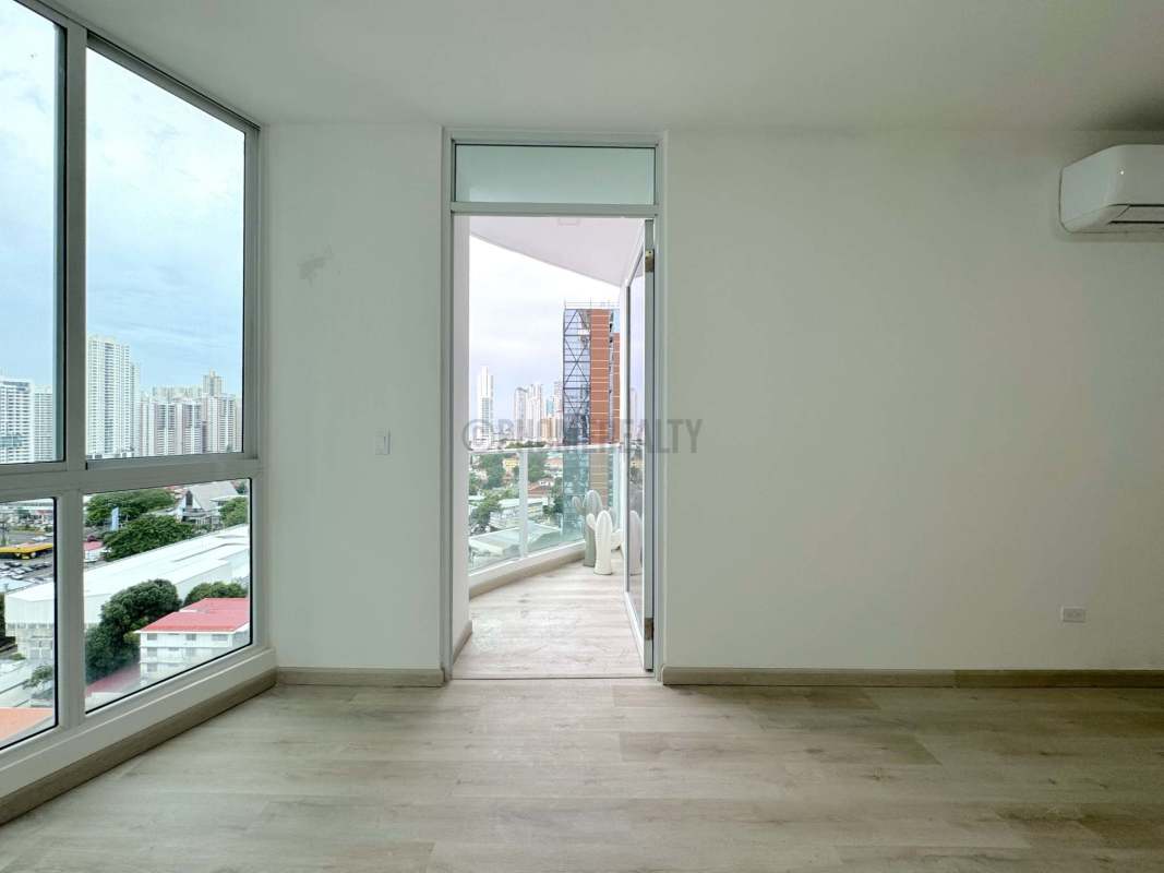 Bright master bedroom with ceramic floors and ensuite bathroom in PH Acuarela Panama City