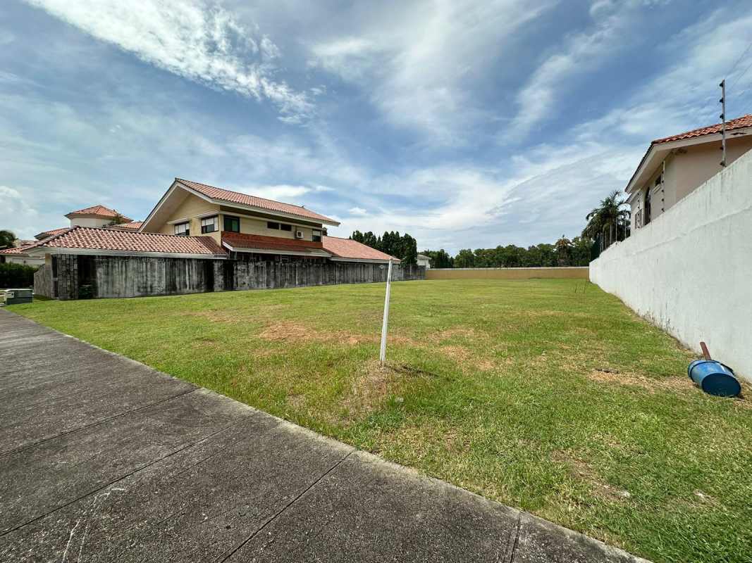 Vacant corner lot inside Residencial Balmoral with Panama City skyline views