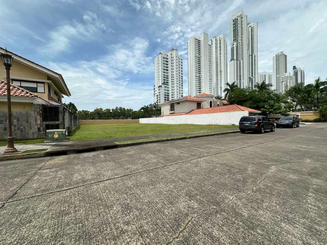 Residential lot with city skyline view in secure Balmoral gated Costa del Este Panama