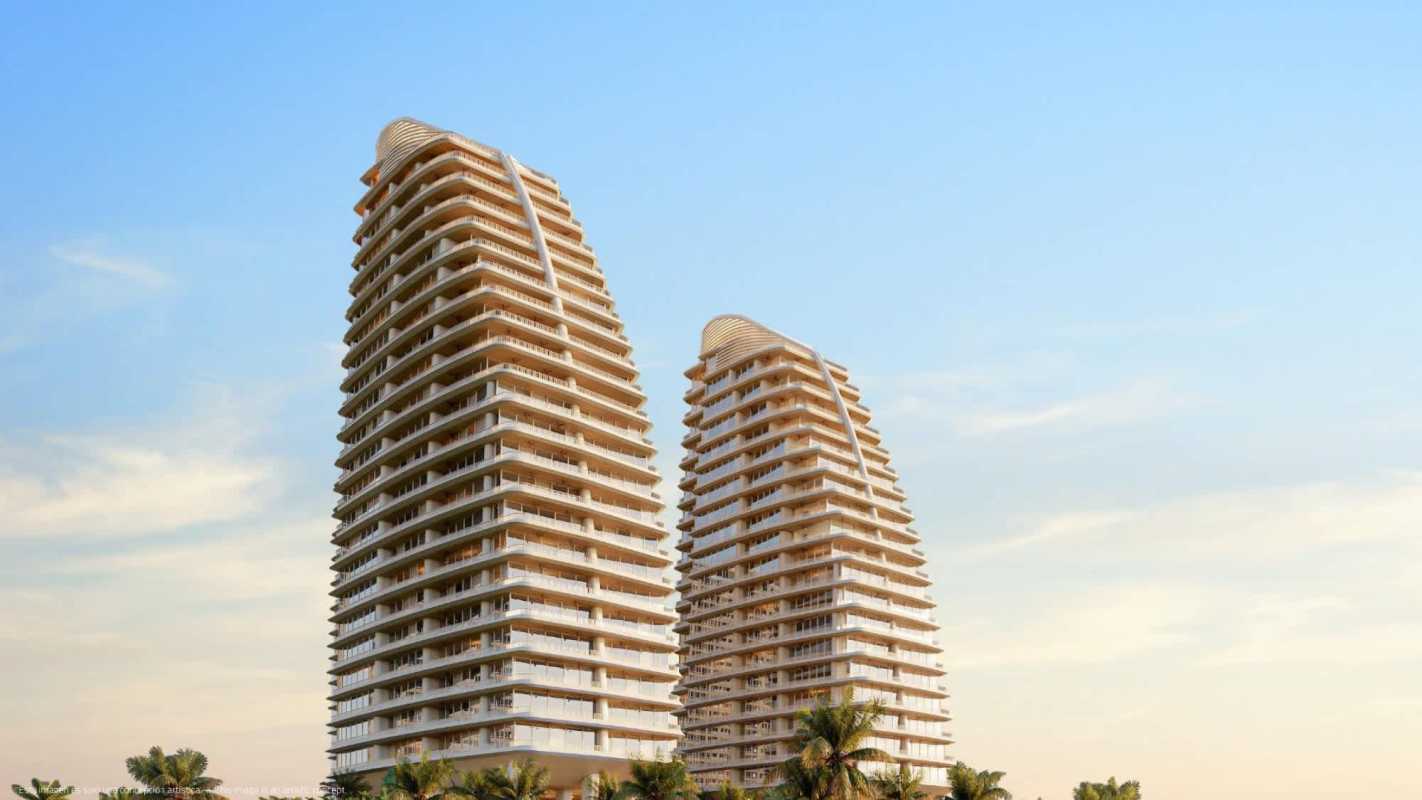 Spacious glass balcony with ocean view at Ipanema Residences Costa del Este