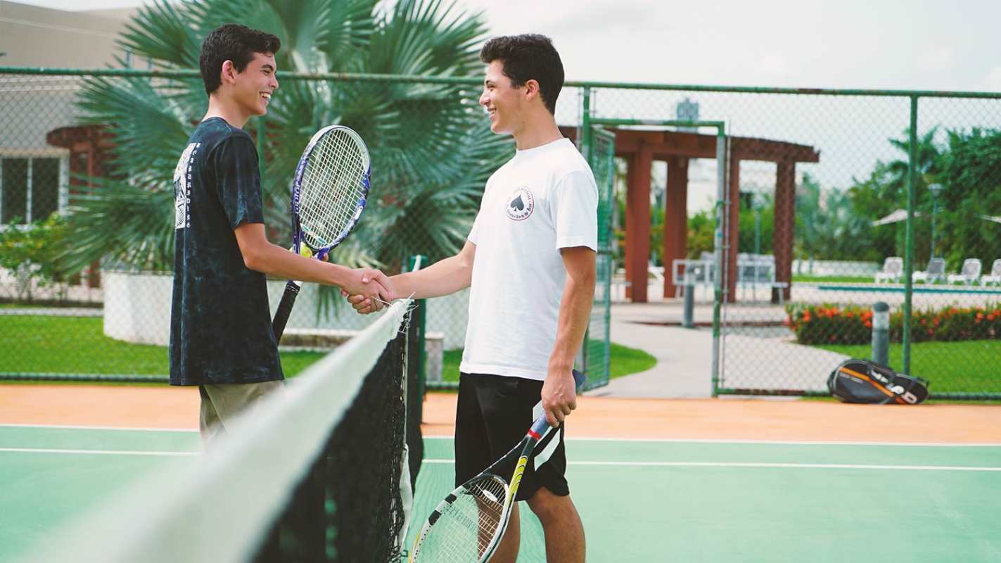 Tennis court outdoor facility inside Villasur Residences Costa Sur