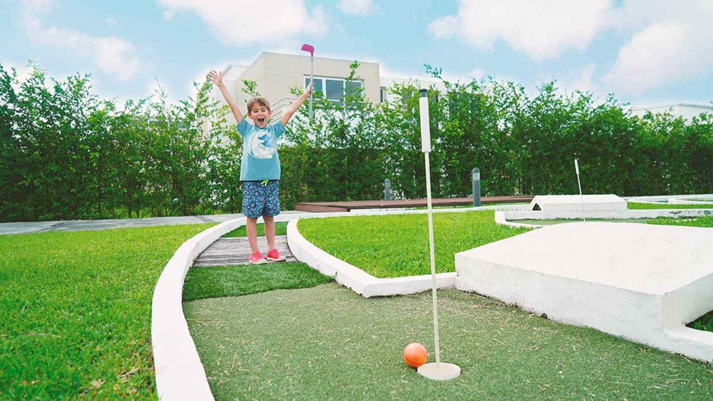 Swimming pool area with lounge and kids pool Villasur Costa Sur Panama