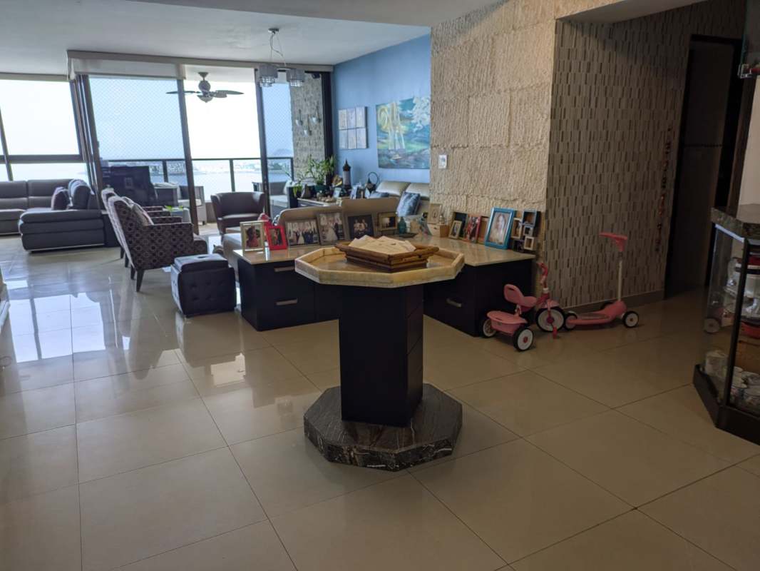 Master bedroom with sea view and city skyline, ceiling fan, closet PH San Francisco Bay