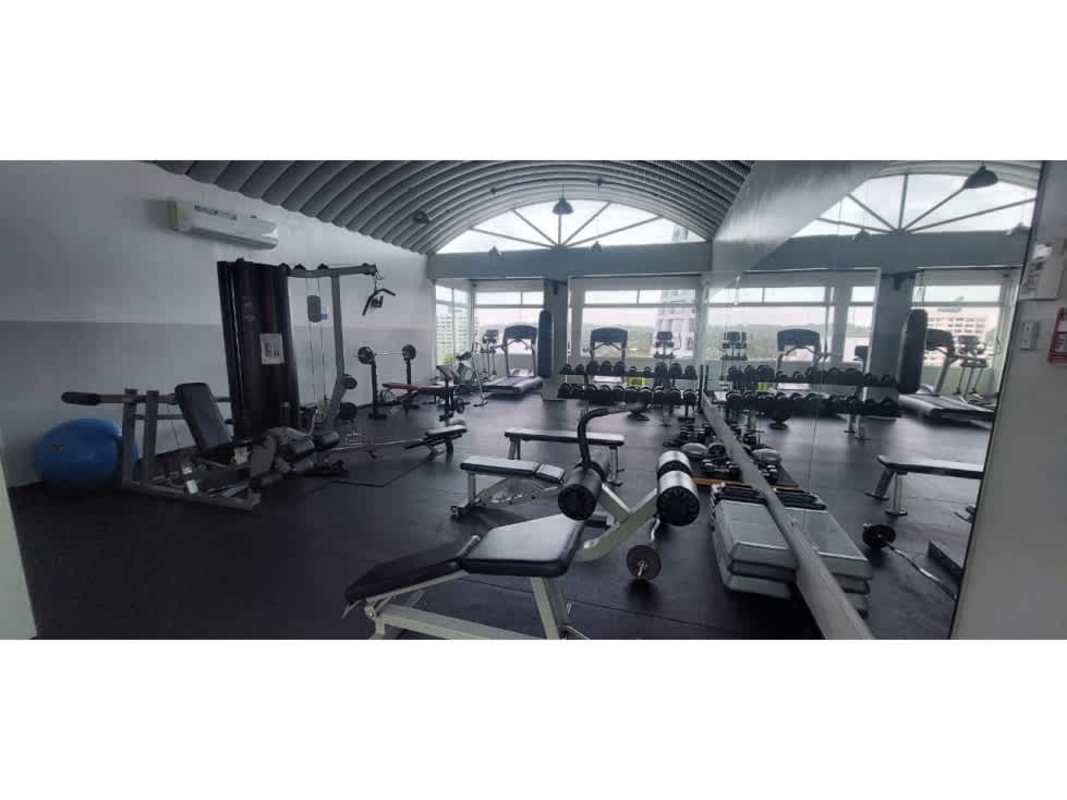 Well-equipped gym with cardio and weight training equipment in PH El Mare 4000 Panama