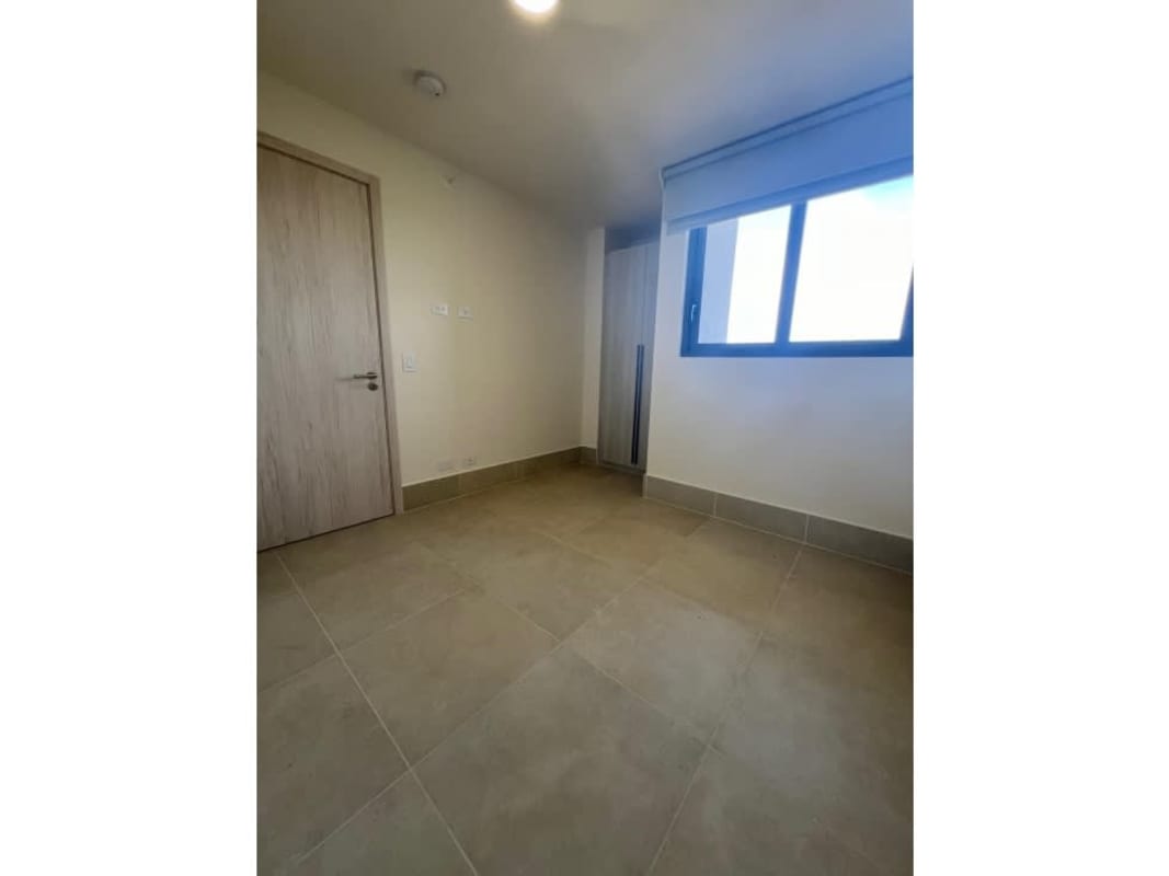 Infinity pool with sun loungers surrounded by palm trees at PH Ocean House Santa María Panama