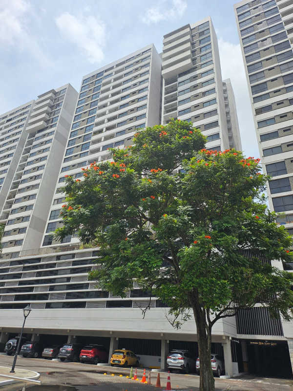 Swimming pool, tennis courts and playground at Condado Country Club apartment community Panama