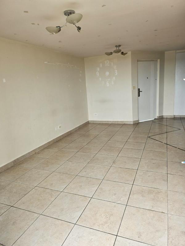 Spacious tiled living and dining space at Condado Country Club condominium Panama