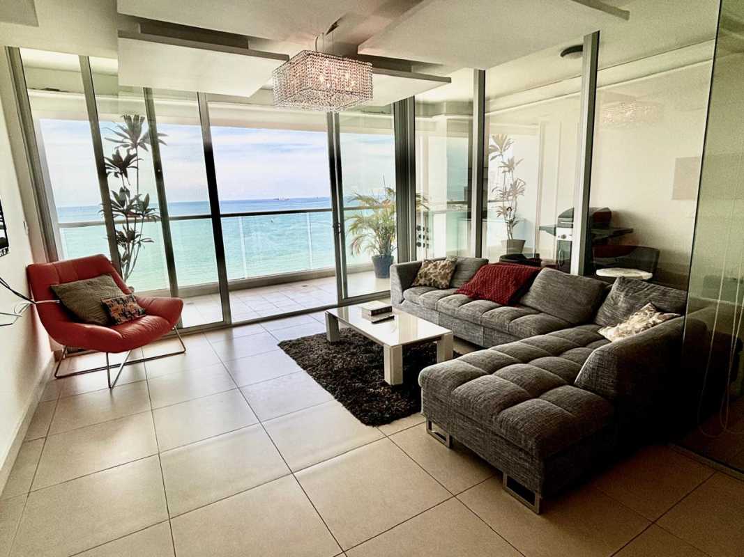 Furnished bedroom balcony panoramic ocean view PH Rivage Tower Avenida Balboa Panama City luxury rental