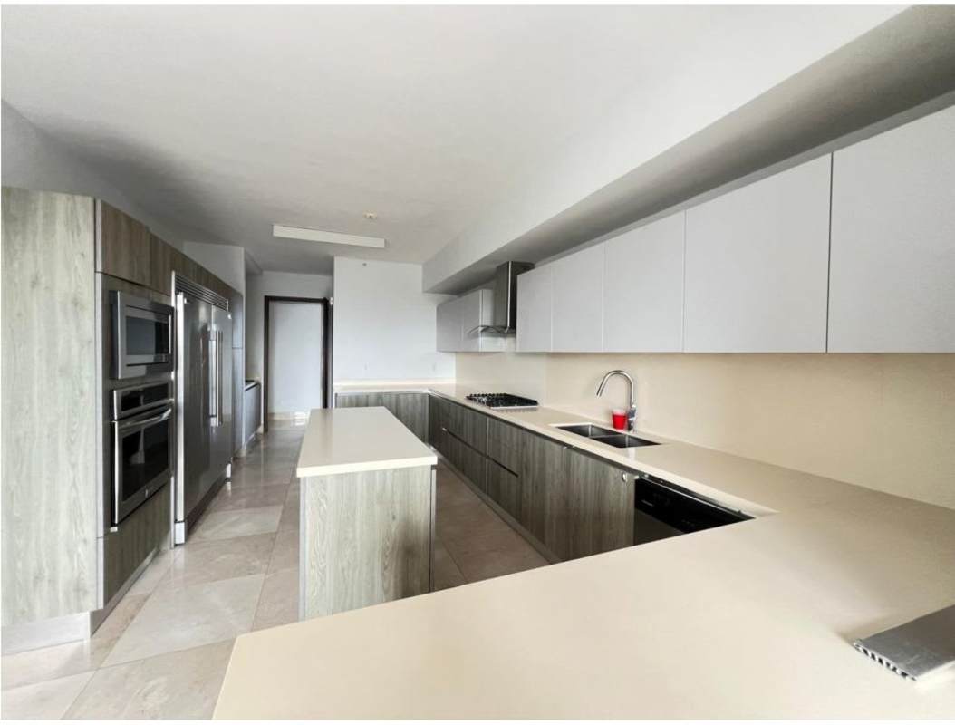 Modern marble bathroom with glass-enclosed shower in PH Green Garden Santa Maria Panama